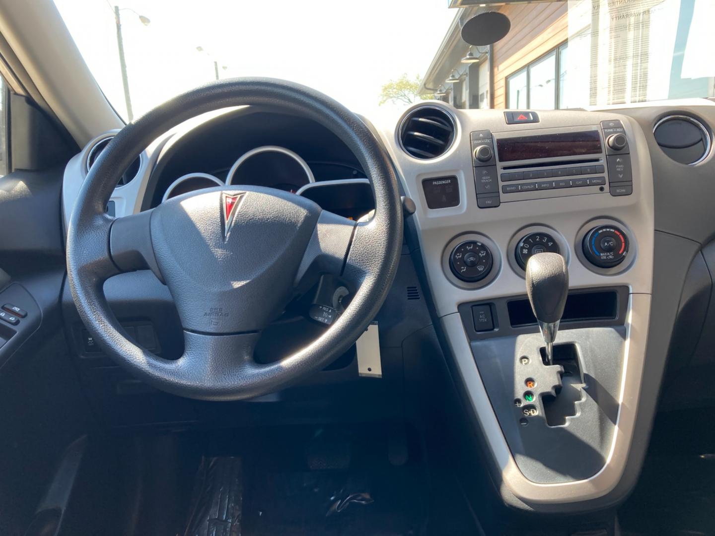 2009 Bright Silver Met Pontiac Vibe 2.4L (5Y2SP67099Z) with an 2.4L L4 DOHC 16V engine, 4-Speed Automatic Overdrive transmission, located at 1800 South Ihm Blvd, Freeport, IL, 61032, (815) 232-5543, 42.278645, -89.607994 - Photo#6